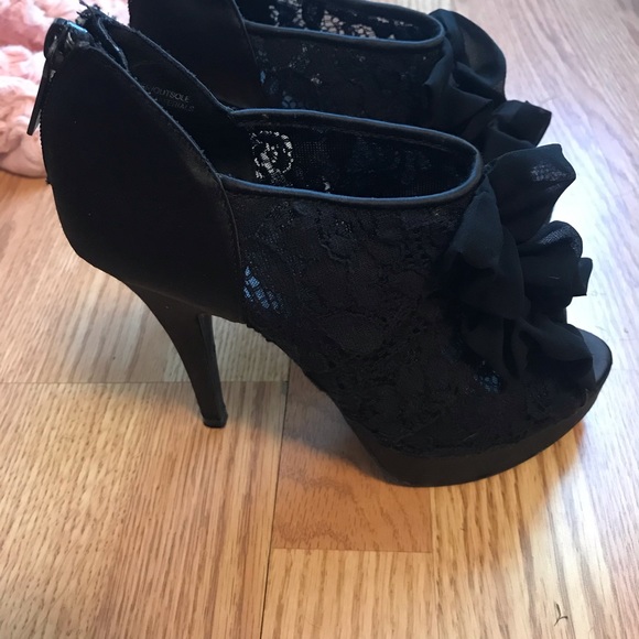 Kardashian Kollection Black Lace Peep Toe Heels - Picture 2 of 5